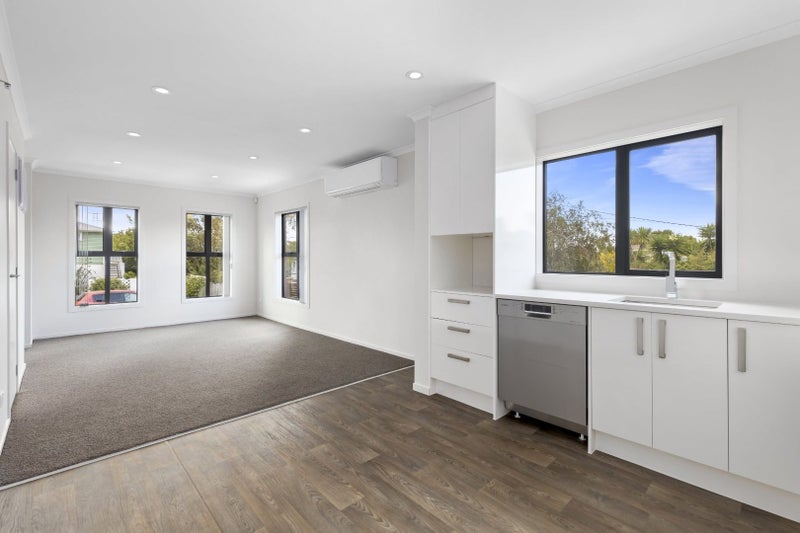 2/9 Marlene Avenue, Te Atatu South, Auckland - Carousel 2