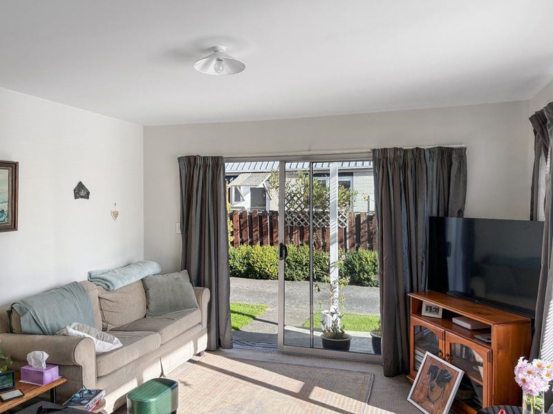 4/12 Keoghs Lane, St Albans, Christchurch - Carousel 2