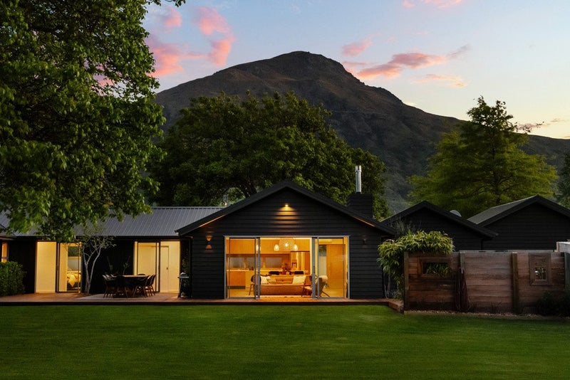 25 Erskine Street, Lake Hayes, Queenstown - Carousel 1