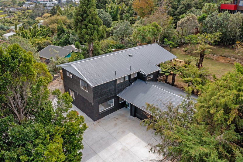 5 Kukupa Road, Sunnyvale, Auckland - Carousel 1