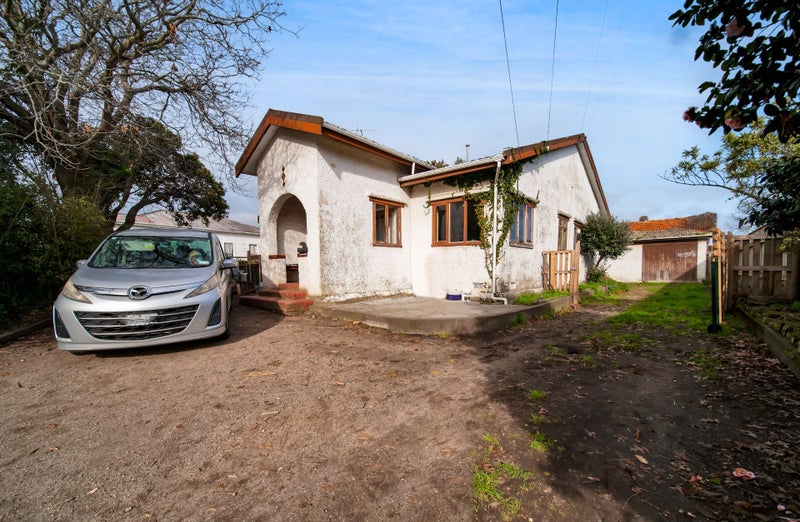 11 Gonville Avenue, Gonville, Whanganui - Carousel 1