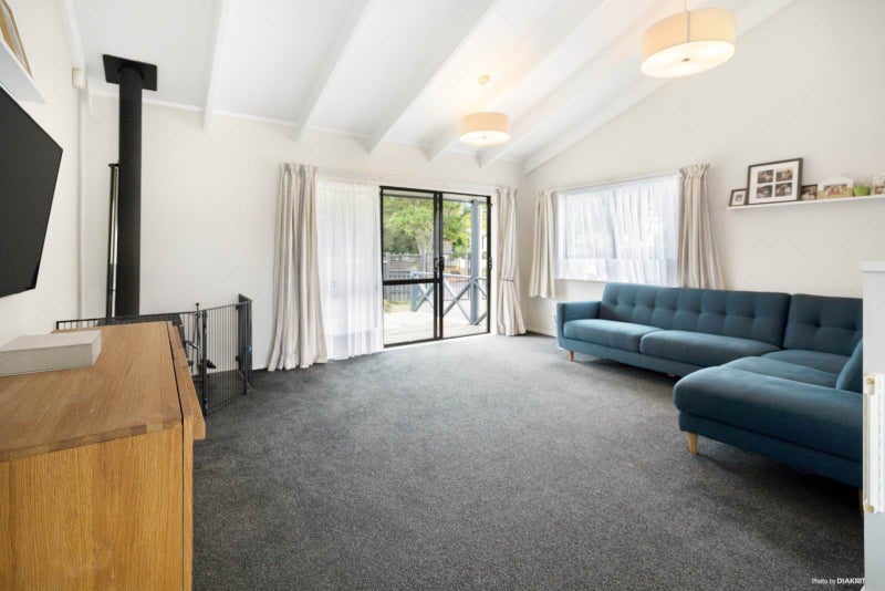 38 Seaward Place, Wattle Downs, Auckland - Carousel 1