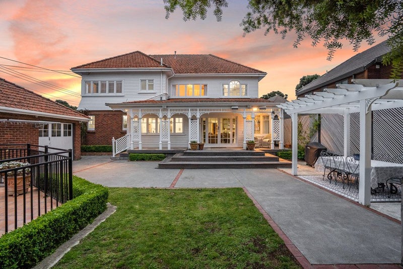 9 Massey Avenue, Woburn, Lower Hutt - Carousel 1