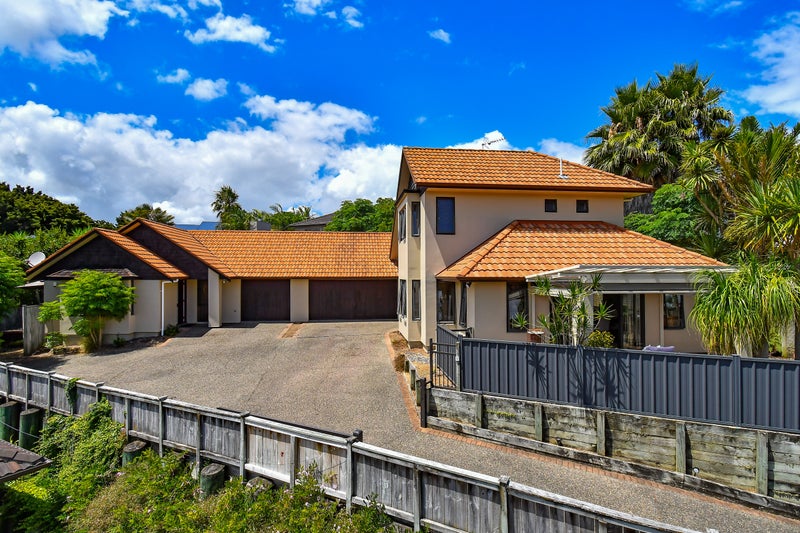 87 Mt Lebanon Crescent, The Gardens, Auckland - Carousel 1