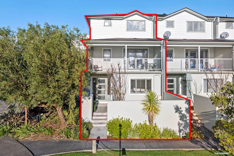 1/11 Hatfield Place, Albany Heights, Auckland - Carousel 1