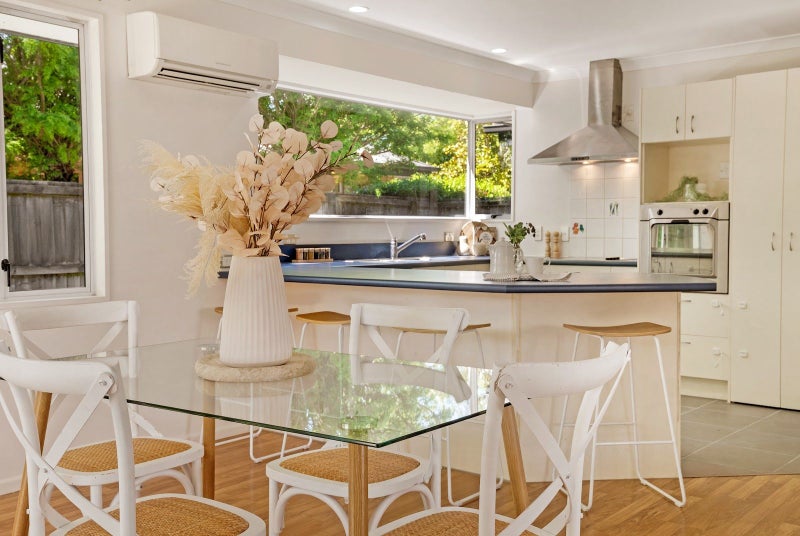 6 Creedon Glen, Casebrook, Christchurch - Carousel 2