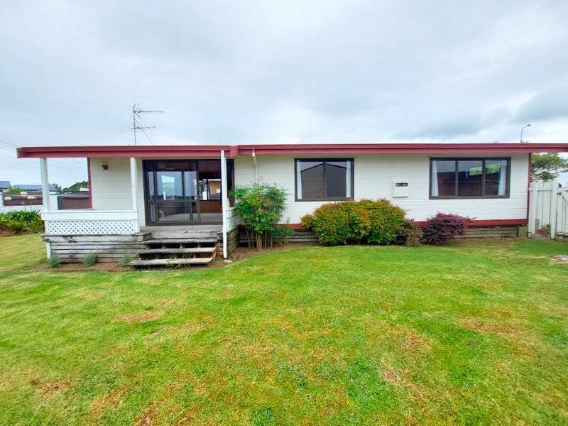 21 Puketotara Street, Highlands Park, New Plymouth - Carousel 2
