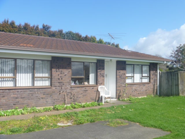 1/2 Walter Strevens Drive, Conifer Grove, Takanini - Carousel 1