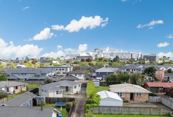 41 Normandy Avenue, Melville, Hamilton - Carousel 1