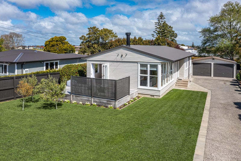 34 Weybridge Crescent, Glen Innes, Auckland - Carousel 1