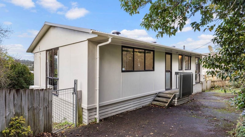 32 Nandana Drive, Glen Eden, Auckland - Carousel 1