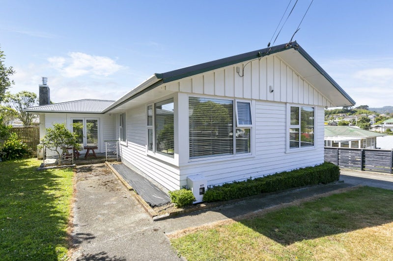 25 Beazley Avenue, Paparangi, Wellington - Carousel 1
