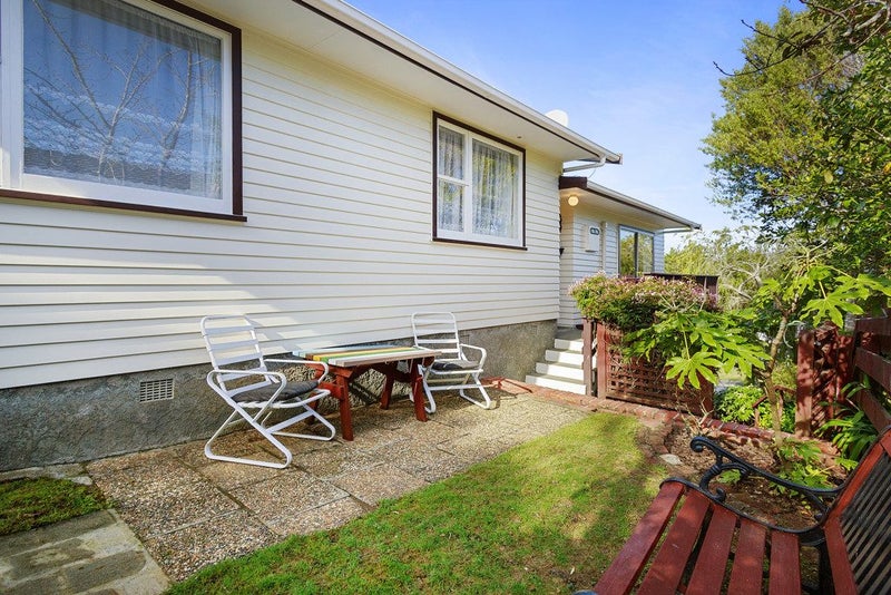 30 Redvers Drive, Belmont, Lower Hutt - Carousel 1