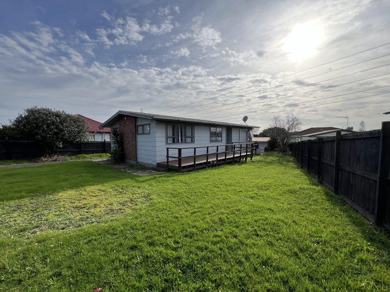 35 Darnell Crescent, Clover Park, Auckland - Carousel 1