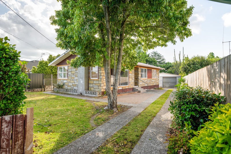 38 Forth Crescent, Glenview, Hamilton - Carousel 1