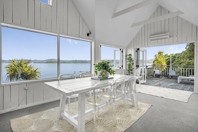 502 Marine Drive, Sunshine Bay, Lower Hutt - Carousel 1