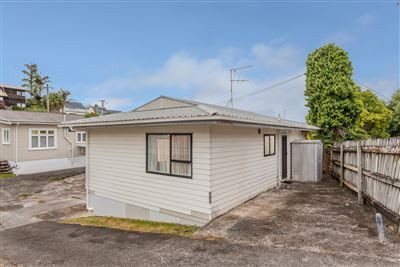 39B Whitney Street, New Windsor, Auckland - Carousel 2