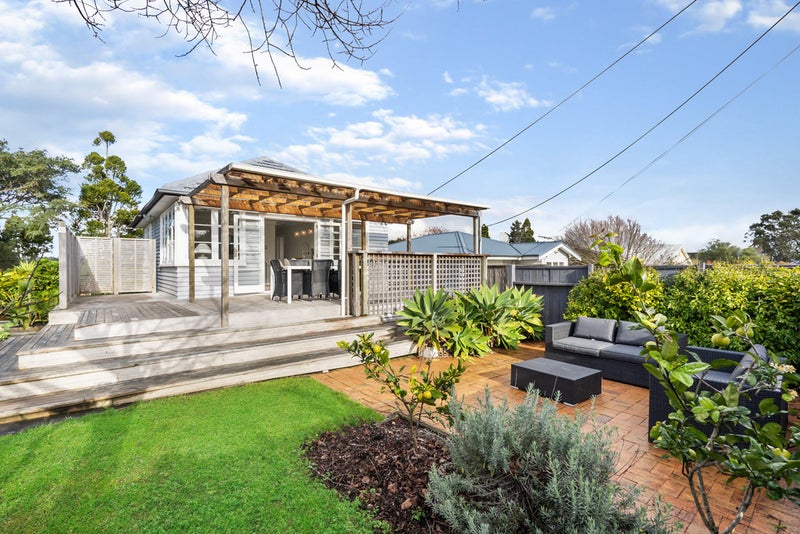 1/42 Island Bay Road, Beach Haven, Auckland - Carousel 1