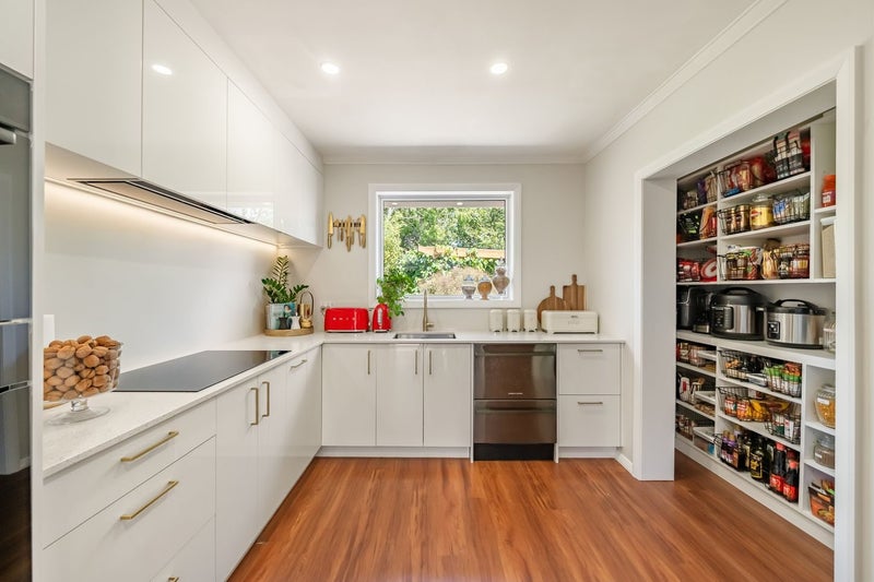 1084 Fergusson Drive, Clouston Park, Upper Hutt - Carousel 2