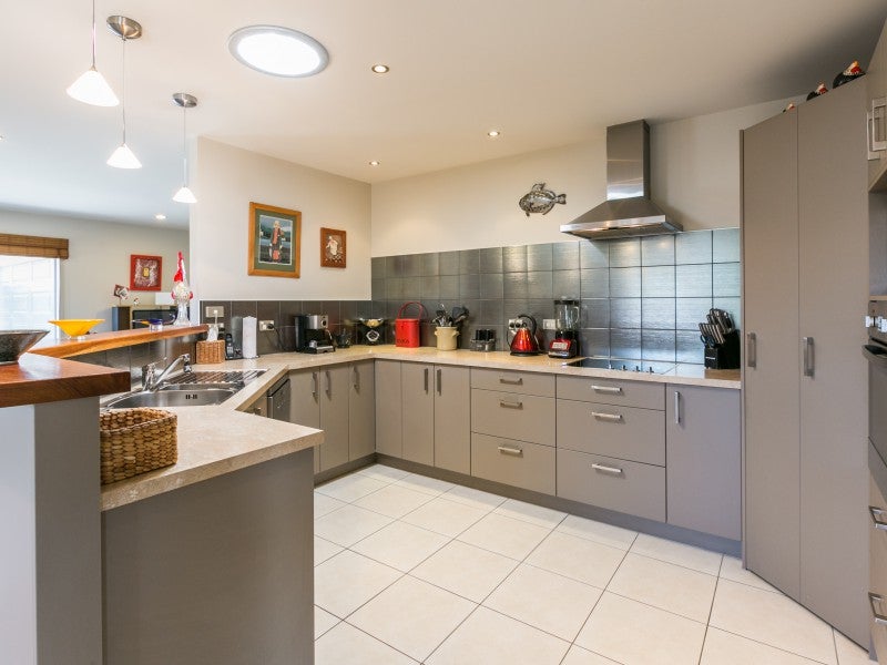 17 Portland Place, Poraiti, Napier - Carousel 2
