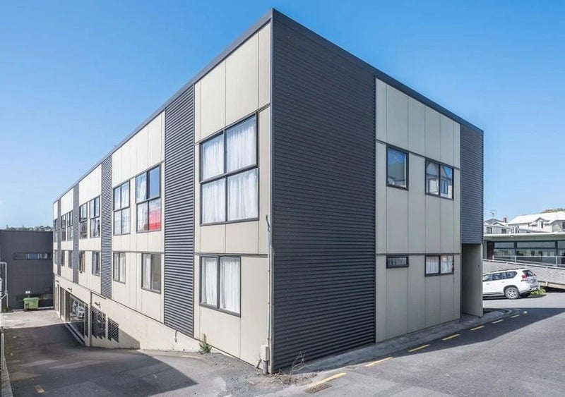 2/7 Hall Avenue, Newtown, Wellington - Carousel 1