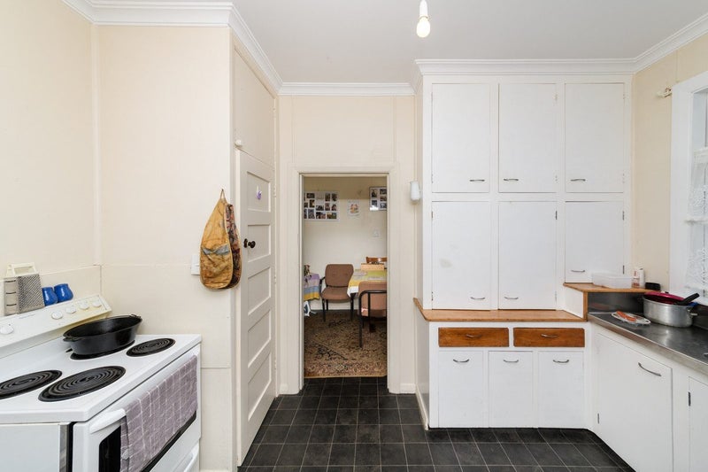 133 Broadway, Marton - Carousel 2