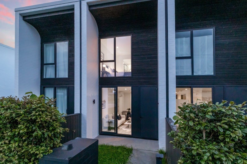 4/17 Huia Road, Point Chevalier, Auckland - Carousel 1