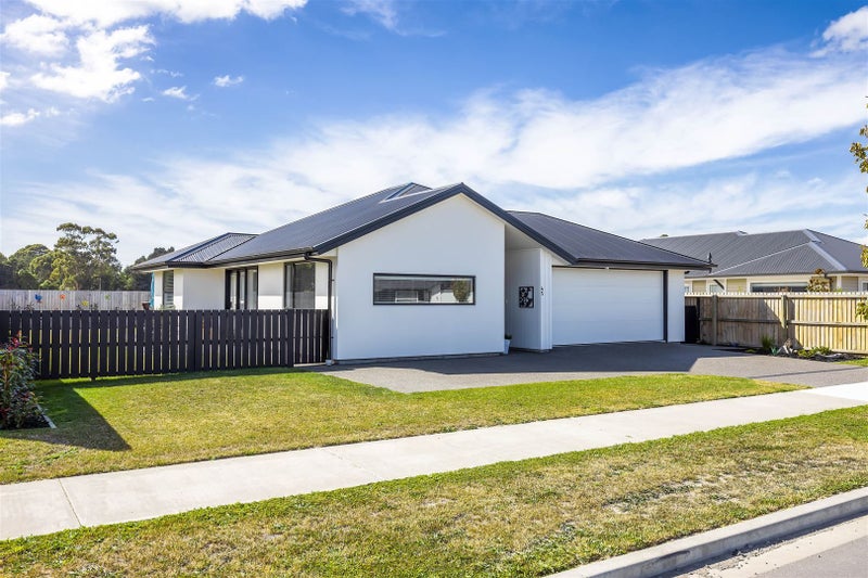 45 McQuillan Avenue, Woodend, Woodend - Carousel 1