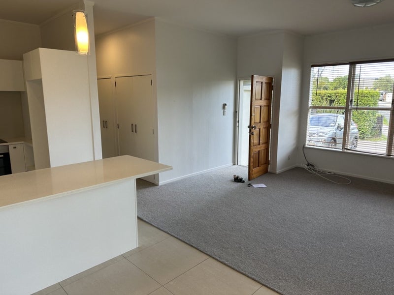 1/140 Beach Road, Castor Bay, Auckland - Carousel 2