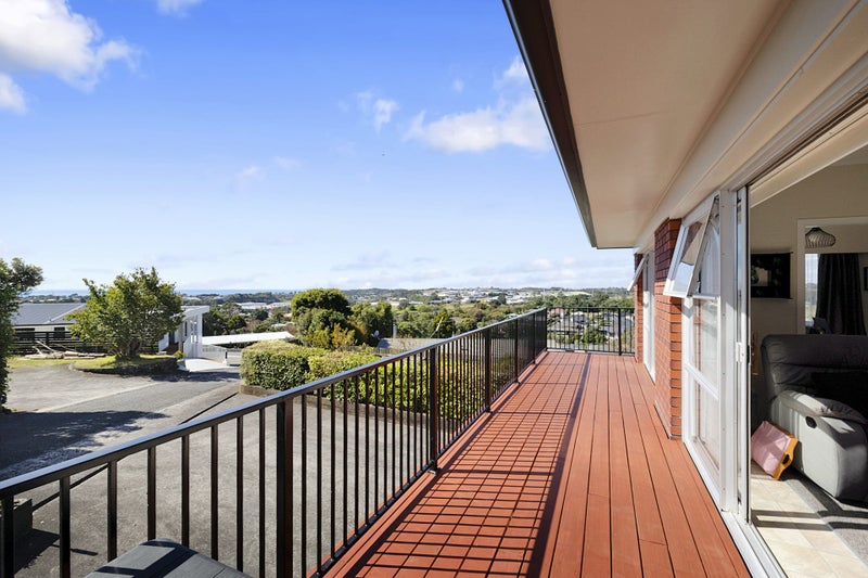 8 Hillcrest Street, Glen Avon, New Plymouth - Carousel 1