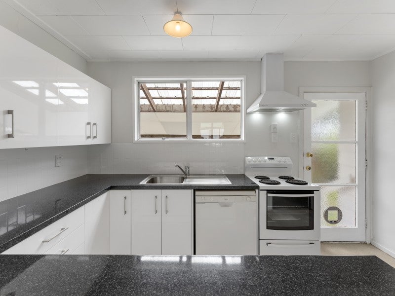 30 Shanly Street, Brown Owl, Upper Hutt - Carousel 2