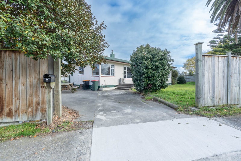 2 Gloucester Street, Takaro, Palmerston North - Carousel 1
