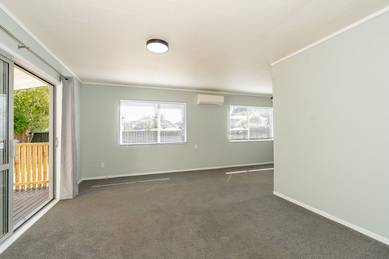 21 Manor Place, Bader, Hamilton - Carousel 2