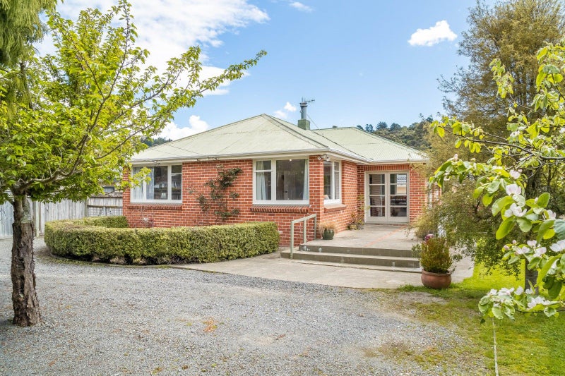 130 Stokes Valley Road, Stokes Valley, Lower Hutt - Carousel 1