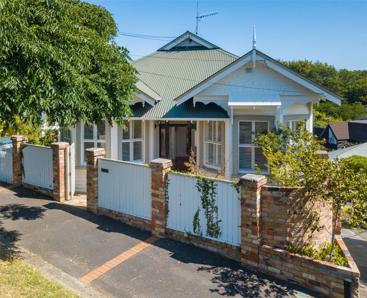 35 Birdwood Crescent, Parnell, Auckland - Carousel 1
