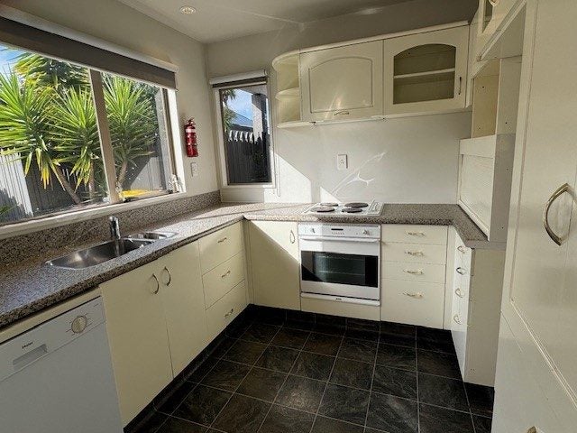 591B Barbadoes Street, Edgeware, Christchurch - Carousel 2