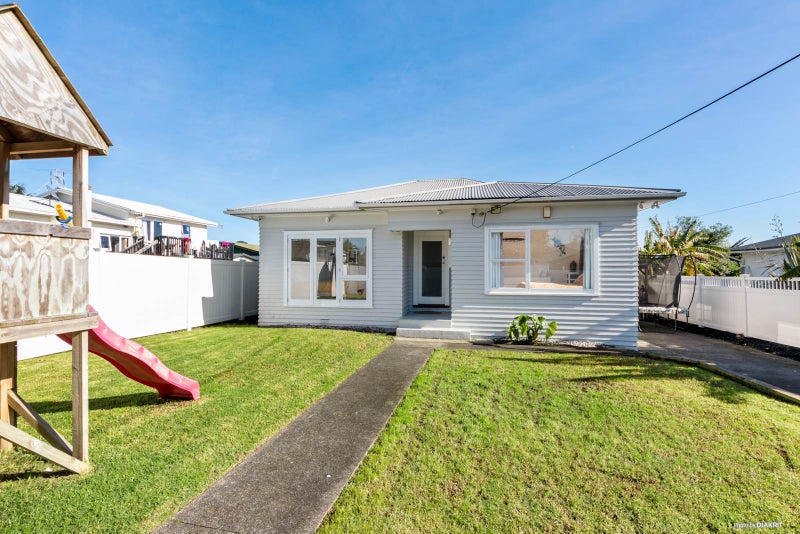1/86 Lynwood Road, New Lynn, Auckland - Carousel 2