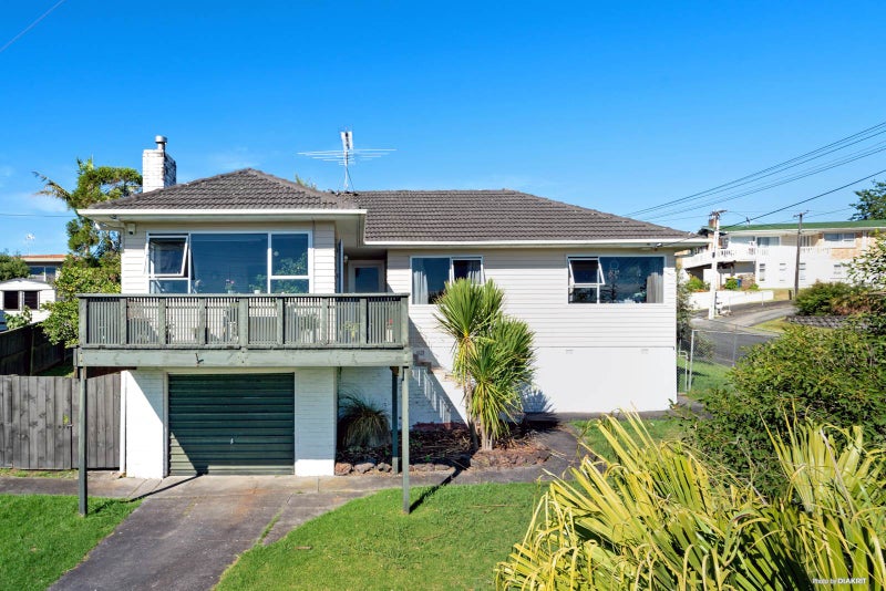 2 Fairlea Road, Te Atatu South, Auckland - Carousel 2