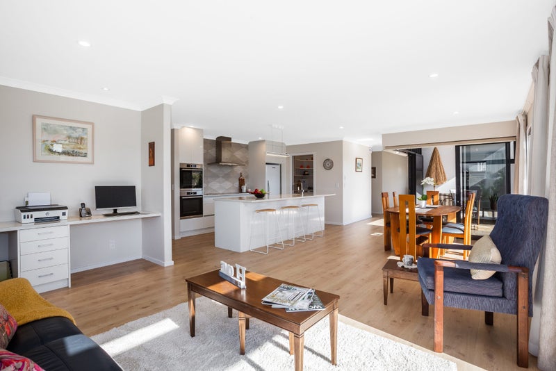 1 Grace Cove, Aotea, PORIRUA - Carousel 2