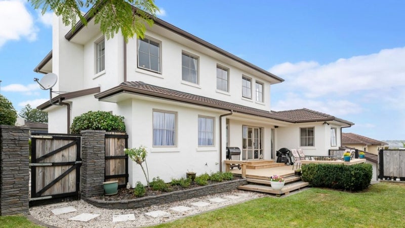 1 Baverton Drive, Flat Bush, Auckland - Carousel 1
