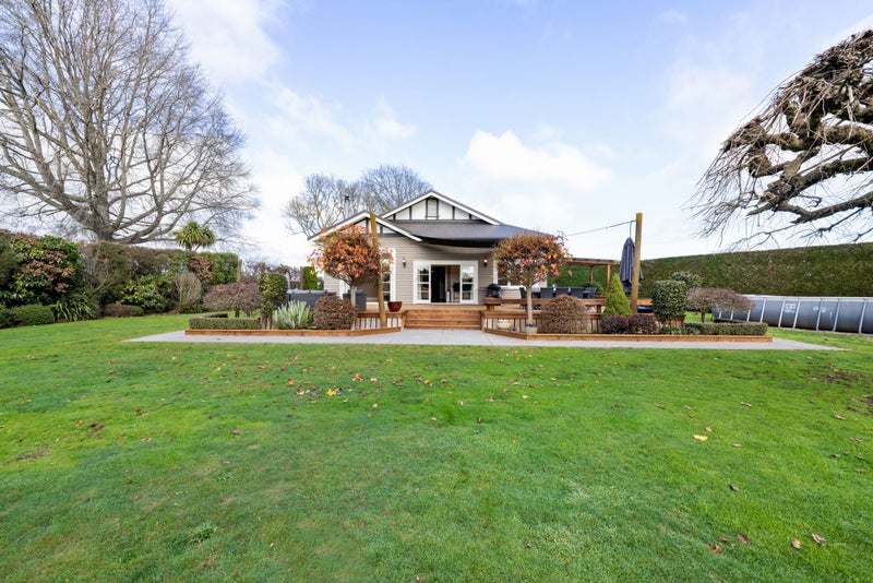 1544 Cambridge Road, Cambridge, Hamilton - Carousel 50