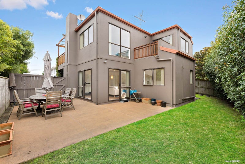 2/870 East Coast Road, Northcross, Auckland - Carousel 1