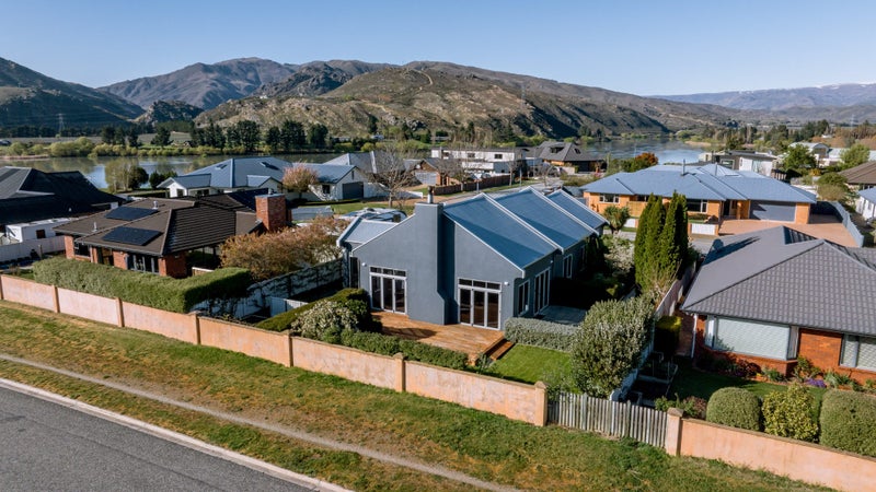 8 Matthews Crescent, Cromwell, Cromwell - Carousel 2