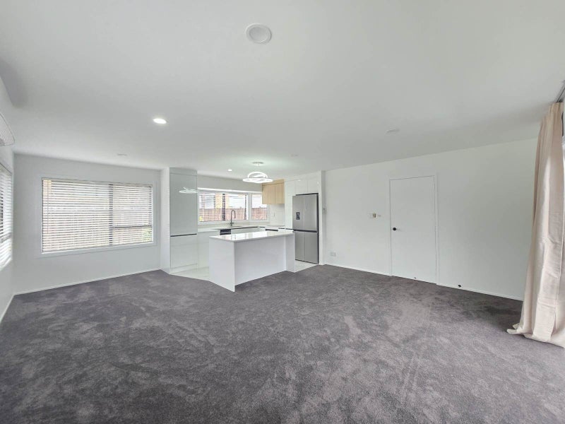 11 Melia Grove, Goodwood Heights, Auckland - Carousel 2