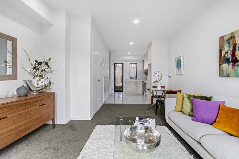 6/4 Glenhaven Place, Te Atatu Peninsula, Auckland - Carousel 1