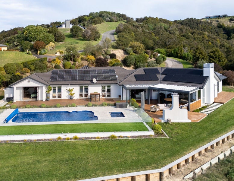 92 Eskridge Drive, Eskdale - Carousel 1