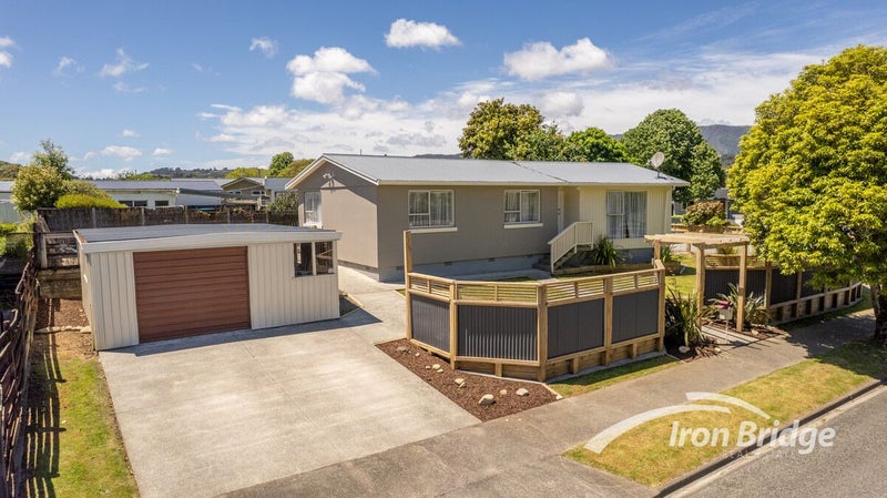 2 Hartford Crescent, Totara Park, Upper Hutt - Carousel 1