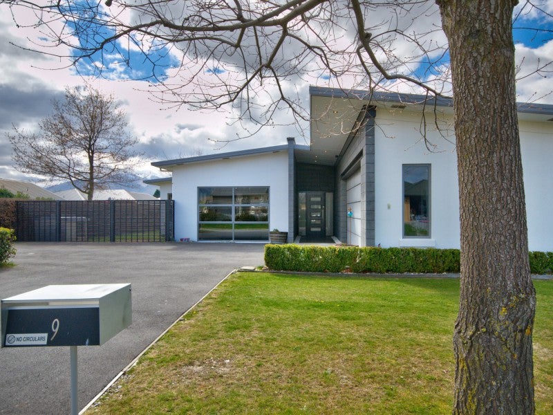 9 Haddow's Place, Lake Hayes, Queenstown - Carousel 1