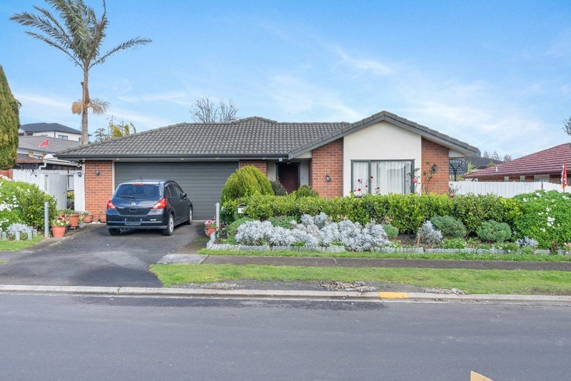 9 Tussock Avenue, Mangere, Auckland - Carousel 1
