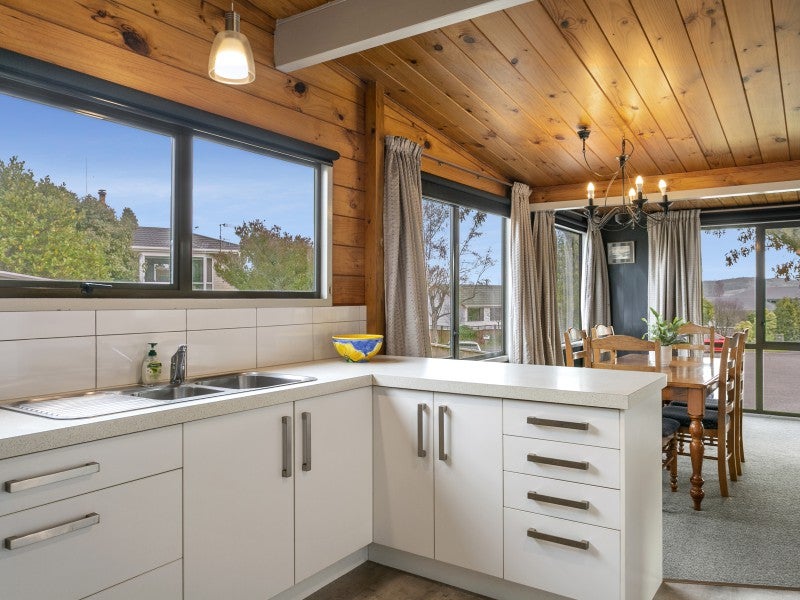 6 Kensington Place, Richmond Heights, Taupo - Carousel 2